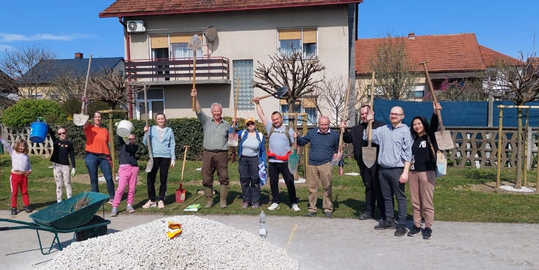 Rotarijanci zasadili dvadeset drva