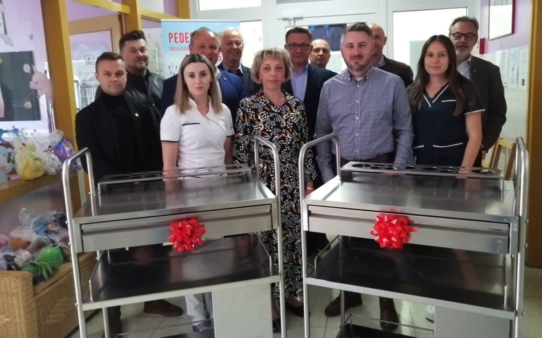 Poklonili dvoja kolica za terapiju